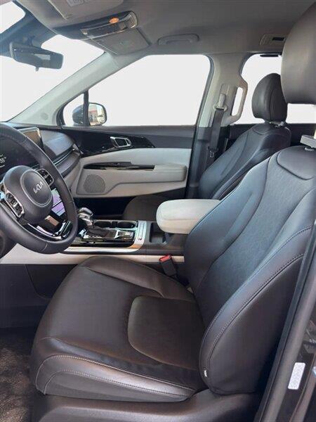 2024 Kia Carnival EX - Photo 7