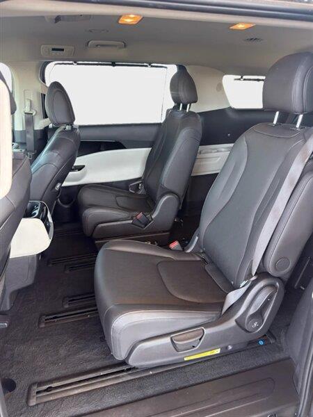 2024 Kia Carnival EX - Photo 8
