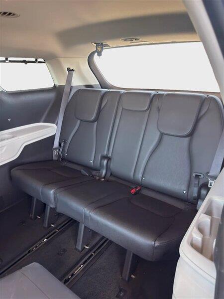 2024 Kia Carnival EX - Photo 9