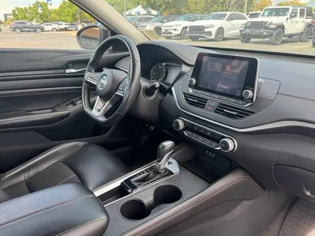 2022 Nissan Altima SR FWD