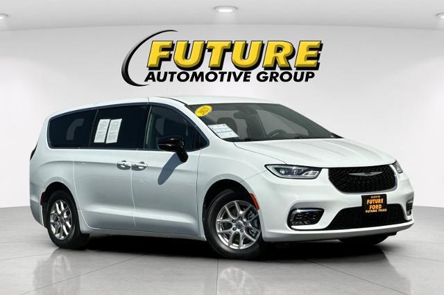 2025 Chrysler Pacifica Select for sale in Clovis, CA
