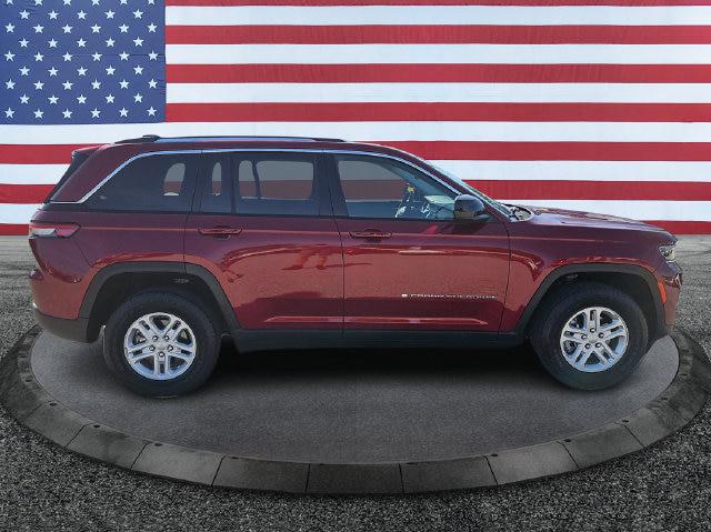 2023 Jeep Grand Cherokee Laredo 4x2