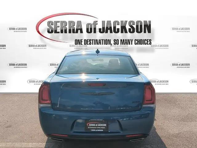 2022 Chrysler 300 Touring