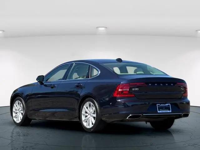 2017 Volvo S90 T6 Momentum