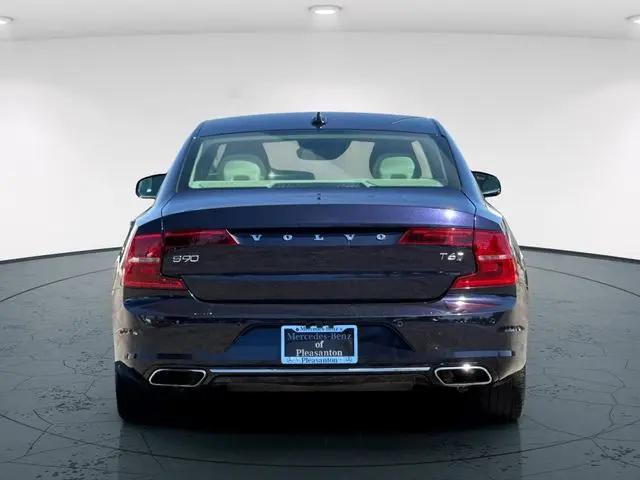 2017 Volvo S90 T6 Momentum
