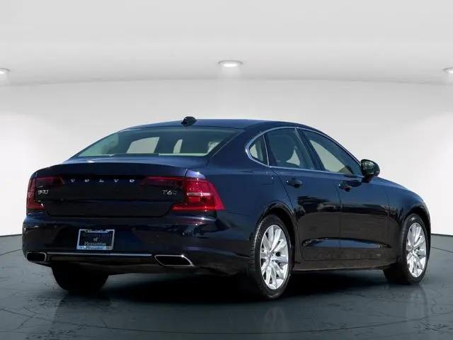 2017 Volvo S90 T6 Momentum