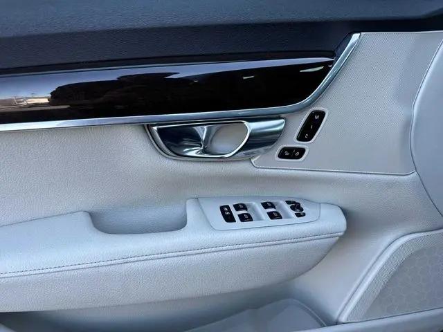2017 Volvo S90 T6 Momentum