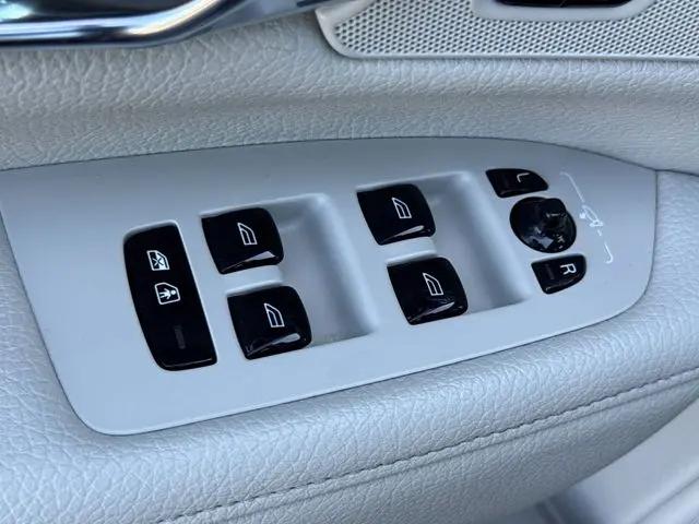 2017 Volvo S90 T6 Momentum