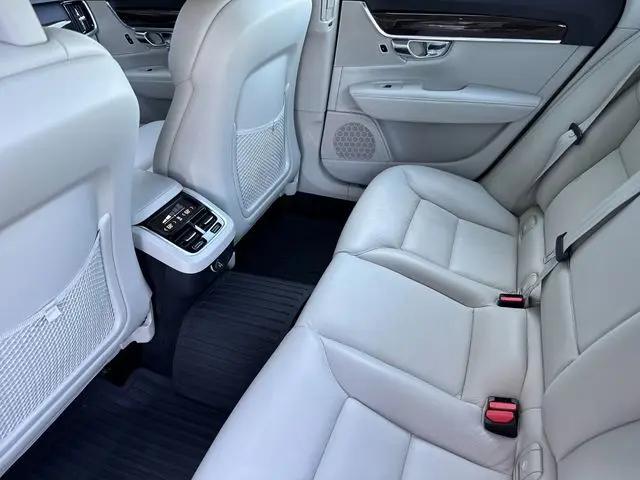 2017 Volvo S90 T6 Momentum