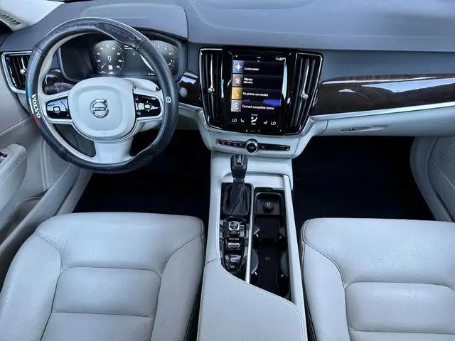 2017 Volvo S90 T6 Momentum