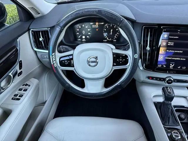 2017 Volvo S90 T6 Momentum