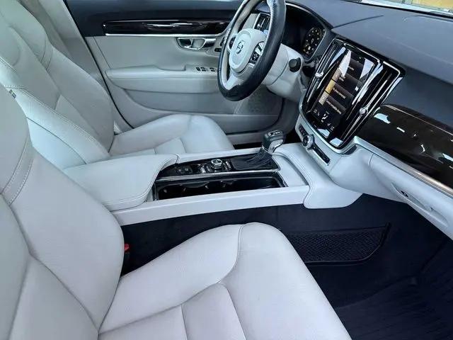 2017 Volvo S90 T6 Momentum
