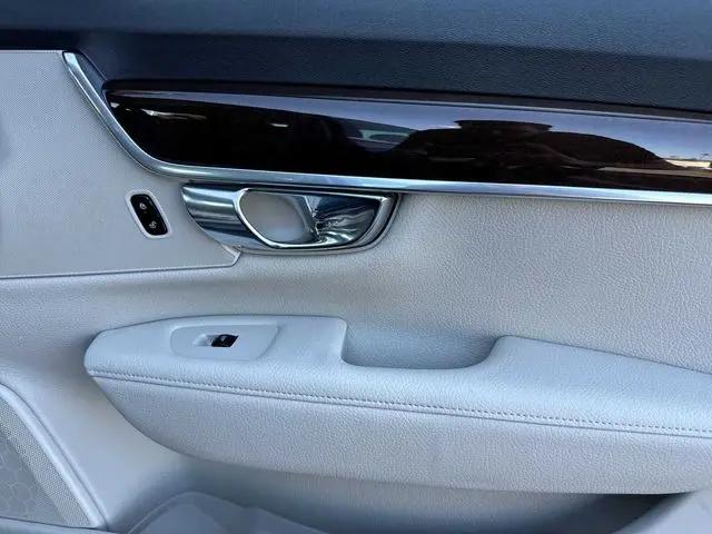 2017 Volvo S90 T6 Momentum