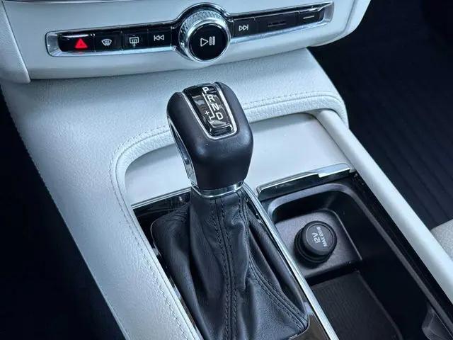 2017 Volvo S90 T6 Momentum