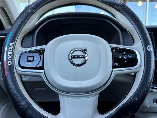 2017 Volvo S90 T6 Momentum
