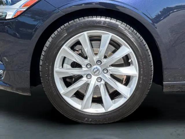 2017 Volvo S90 T6 Momentum