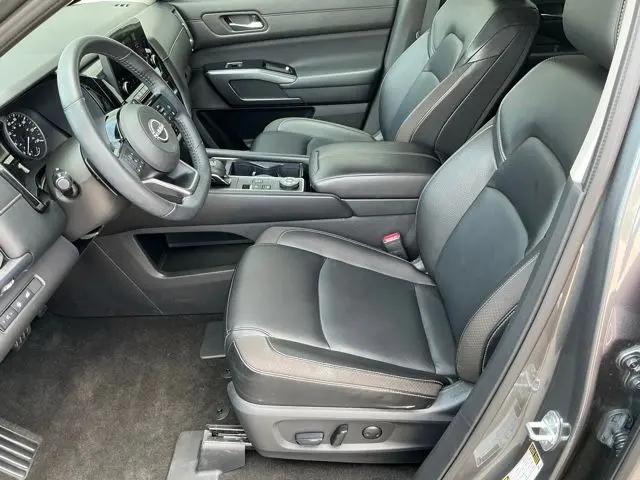 2024 Nissan Pathfinder SL 4WD