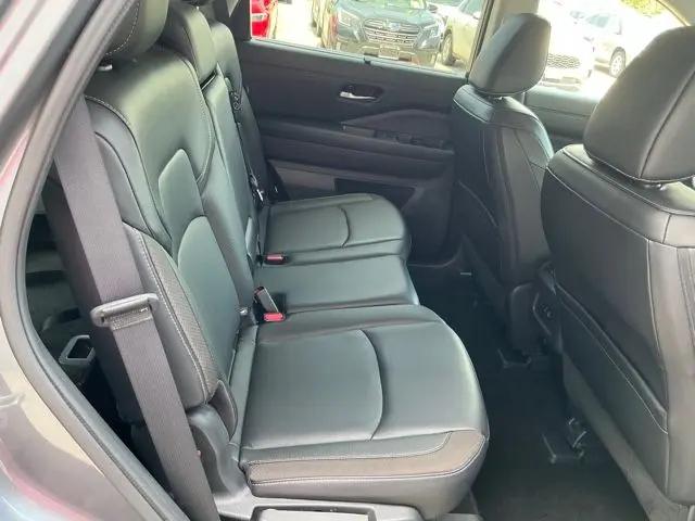 2024 Nissan Pathfinder SL 4WD