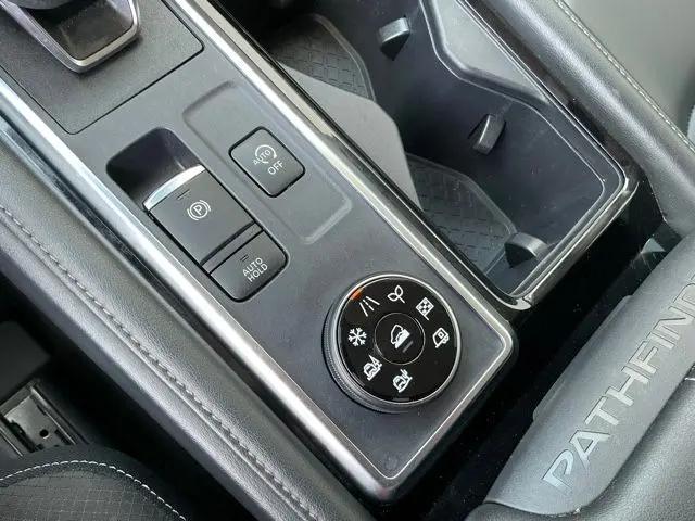 2024 Nissan Pathfinder SL 4WD