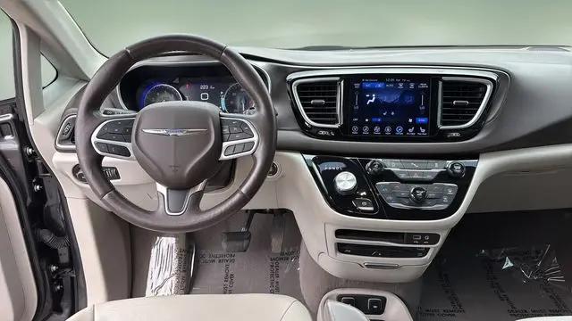 2017 Chrysler Pacifica Touring-L Plus