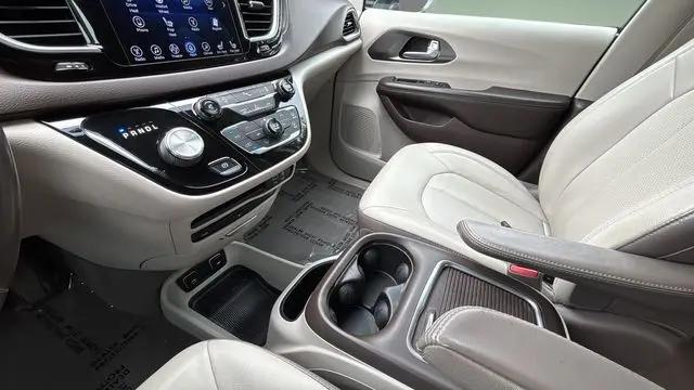 2017 Chrysler Pacifica Touring-L Plus