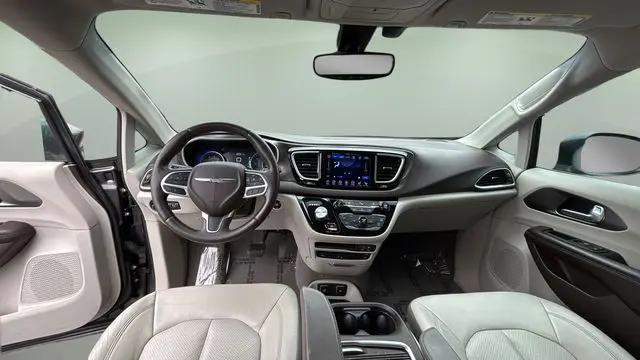 2017 Chrysler Pacifica Touring-L Plus