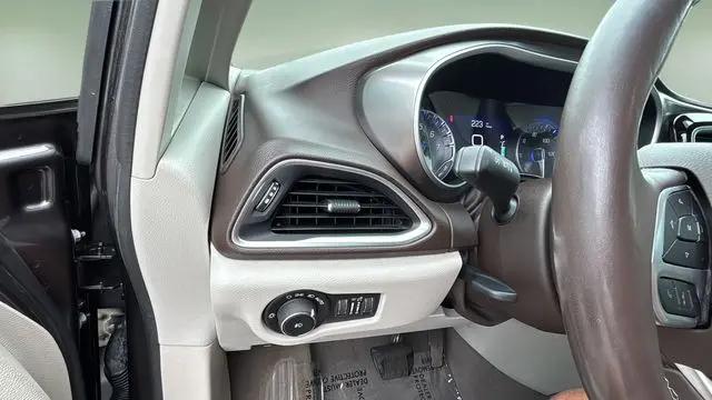 2017 Chrysler Pacifica Touring-L Plus