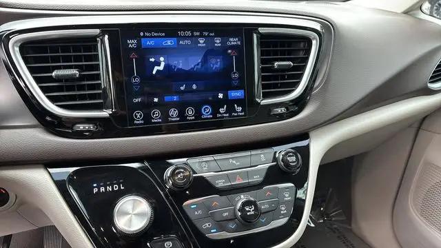 2017 Chrysler Pacifica Touring-L Plus