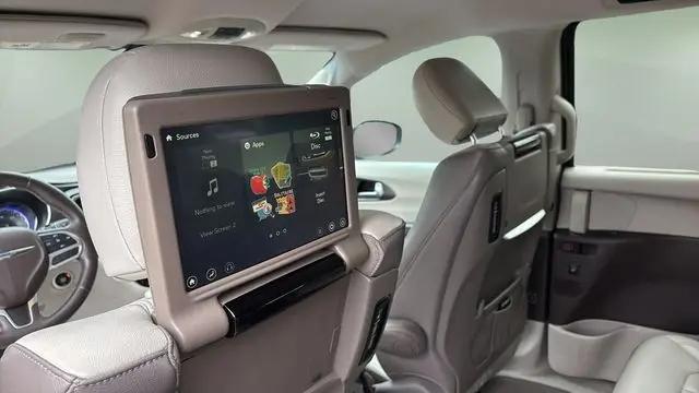 2017 Chrysler Pacifica Touring-L Plus