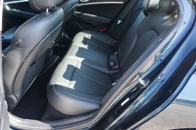 2025 Genesis G70 2.5T RWD
