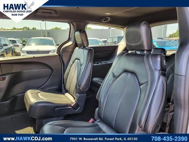2025 Chrysler Pacifica Select