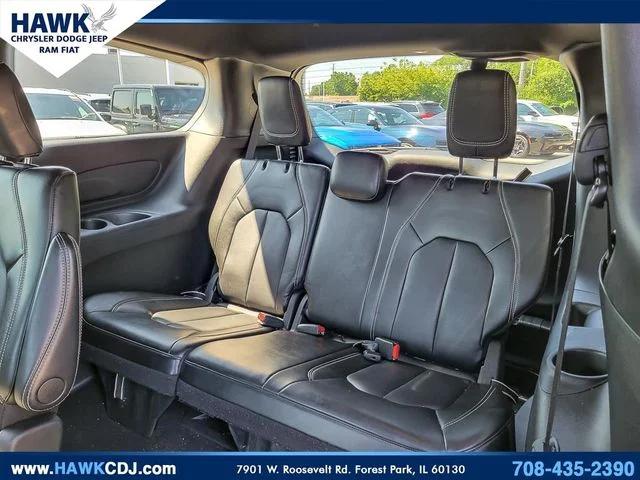 2025 Chrysler Pacifica Select