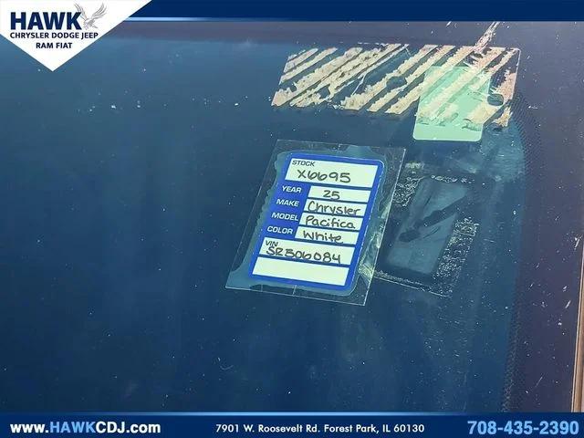 2025 Chrysler Pacifica Select