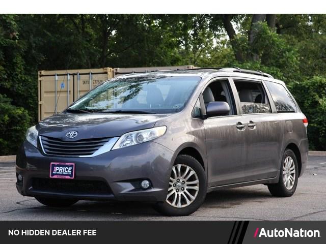 2012 Toyota Sienna XLE V6 8 Passenger for sale in DES PLAINES, IL