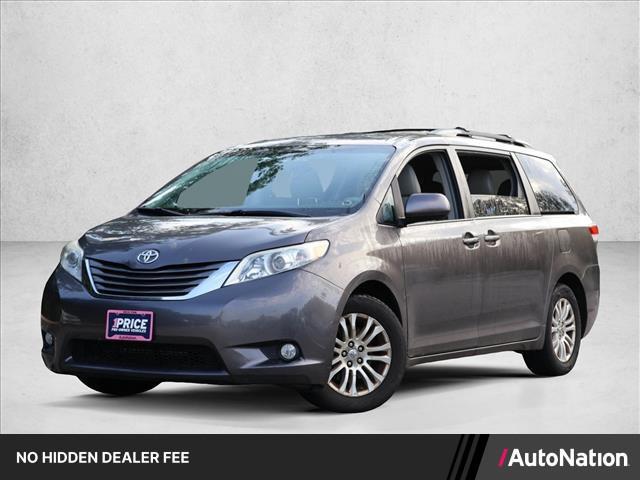 2012 Toyota Sienna XLE V6 8 Passenger for sale in DES PLAINES, IL