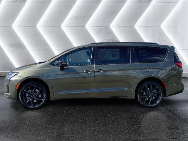 2027 Chrysler Pacifica Limited AWD