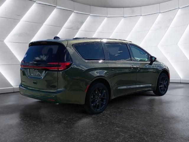 2027 Chrysler Pacifica Limited AWD