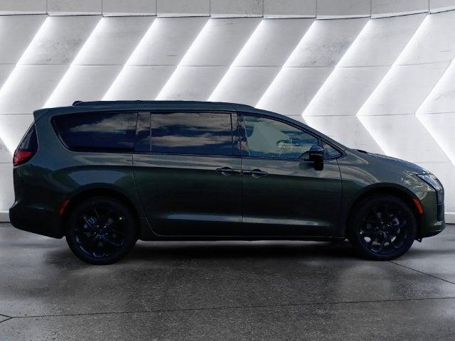 2027 Chrysler Pacifica Limited AWD