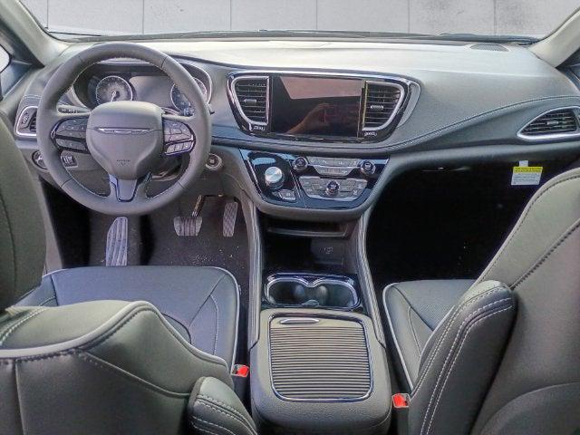 2027 Chrysler Pacifica Limited AWD