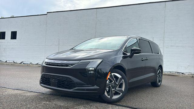2027 Chrysler Pacifica PACIFICA LIMITED