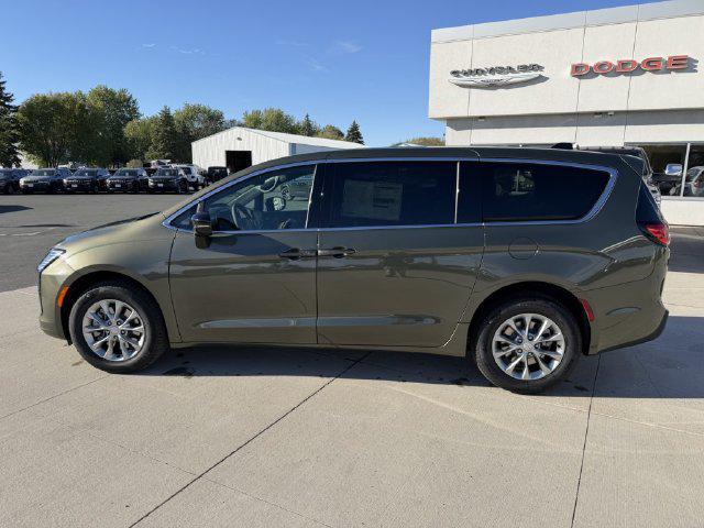 2027 Chrysler Pacifica Select AWD