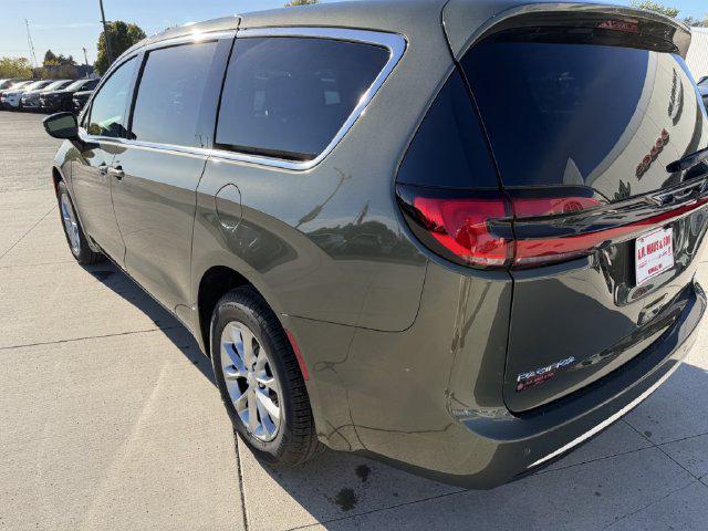 2027 Chrysler Pacifica Select AWD