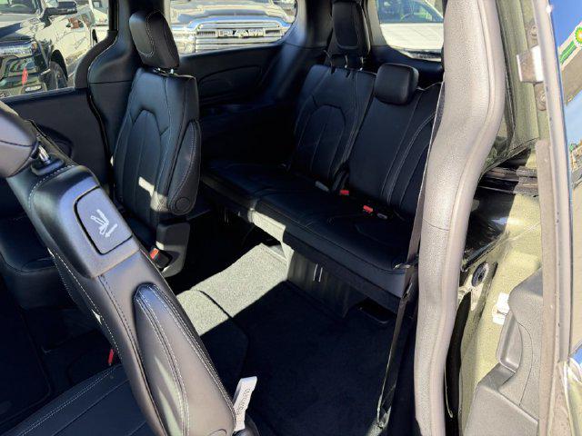 2027 Chrysler Pacifica Select AWD