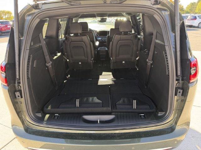 2027 Chrysler Pacifica Select AWD