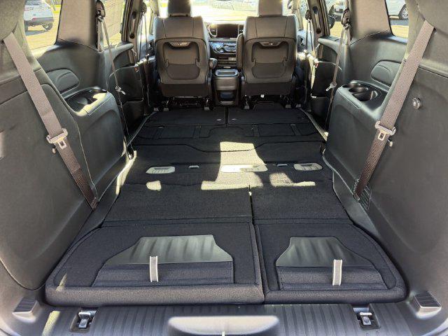 2027 Chrysler Pacifica Select AWD
