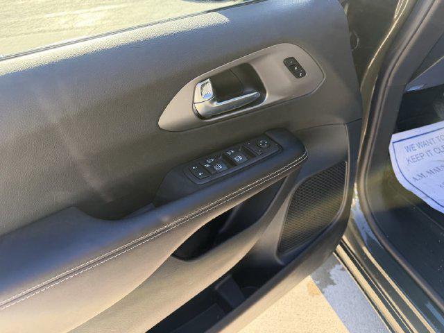 2027 Chrysler Pacifica Select AWD