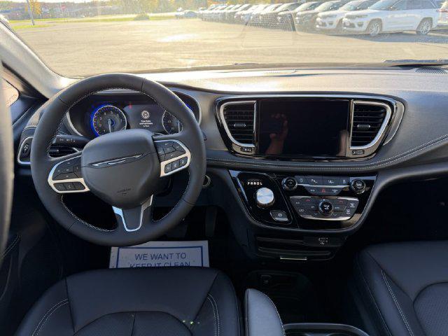 2027 Chrysler Pacifica Select AWD