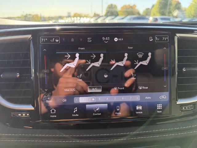 2027 Chrysler Pacifica Select AWD