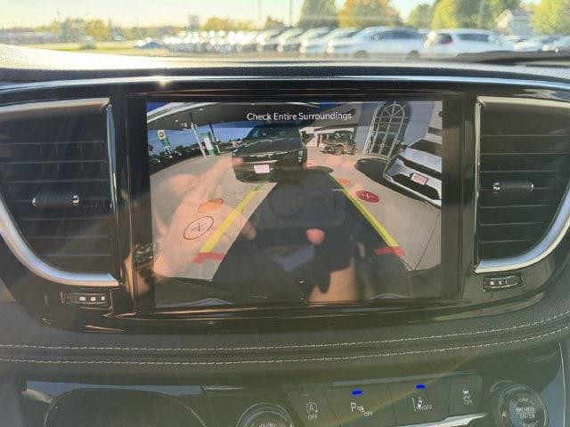 2027 Chrysler Pacifica Select AWD