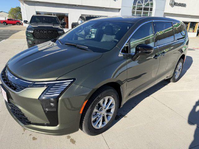 2027 Chrysler Pacifica Select AWD